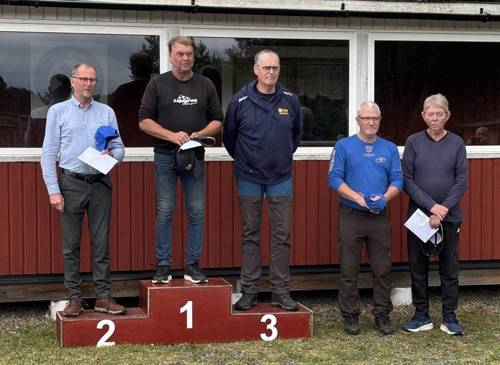 En bild som visar klädsel, person, utomhus, tåg

AI-genererat innehåll kan vara felaktigt.