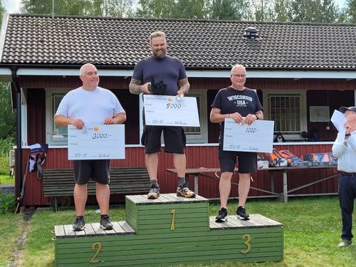 En bild som visar person, utomhus, klädsel, fotbeklädnader
AI-genererat innehåll kan vara felaktigt.