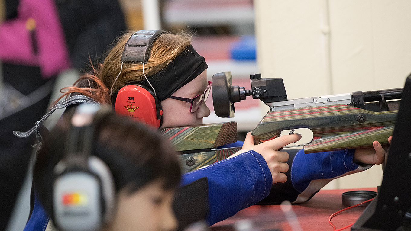 Toppbild Gevär Barn Sittande Luft