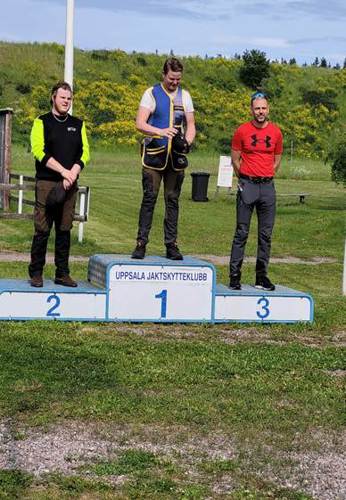 En bild som visar utomhus, gräs, fotbeklädnader, person

AI-genererat innehåll kan vara felaktigt.