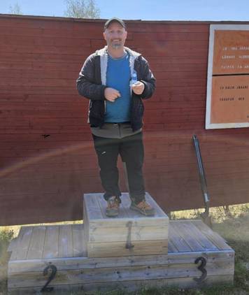 En bild som visar klädsel, utomhus, person, himmel

AI-genererat innehåll kan vara felaktigt.