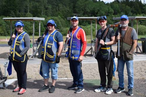 En bild som visar person, utomhus, klädsel, person
AI-genererat innehåll kan vara felaktigt.