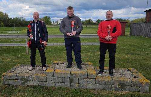 En bild som visar utomhus, klädsel, himmel, gräs

AI-genererat innehåll kan vara felaktigt.