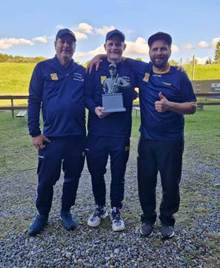 En bild som visar person, klädsel, utomhus, himmel
AI-genererat innehåll kan vara felaktigt.