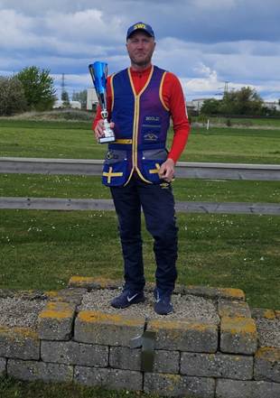 En bild som visar klädsel, utomhus, person, himmel

AI-genererat innehåll kan vara felaktigt.