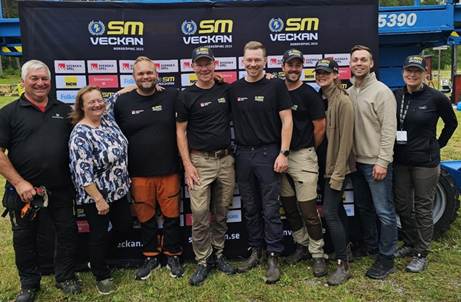 En bild som visar klädsel, person, person, utomhus
AI-genererat innehåll kan vara felaktigt.