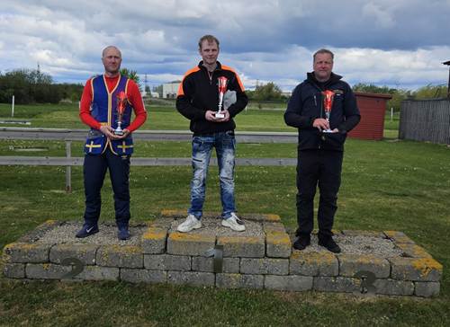 En bild som visar utomhus, klädsel, himmel, gräs

AI-genererat innehåll kan vara felaktigt.