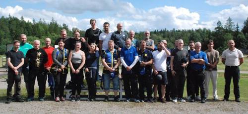 En bild som visar person, utomhus, klädsel, himmel
AI-genererat innehåll kan vara felaktigt.