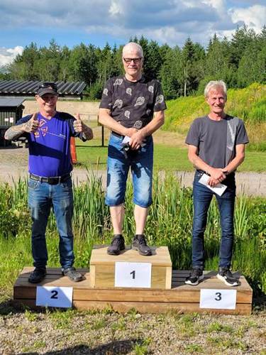 En bild som visar utomhus, klädsel, person, jeans

AI-genererat innehåll kan vara felaktigt.